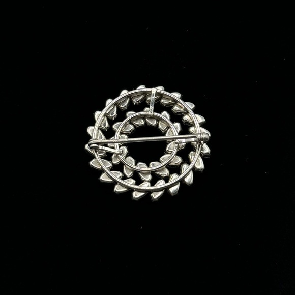 VINTAGE Crystal Wreath Brooch - Picture 6 of 8
